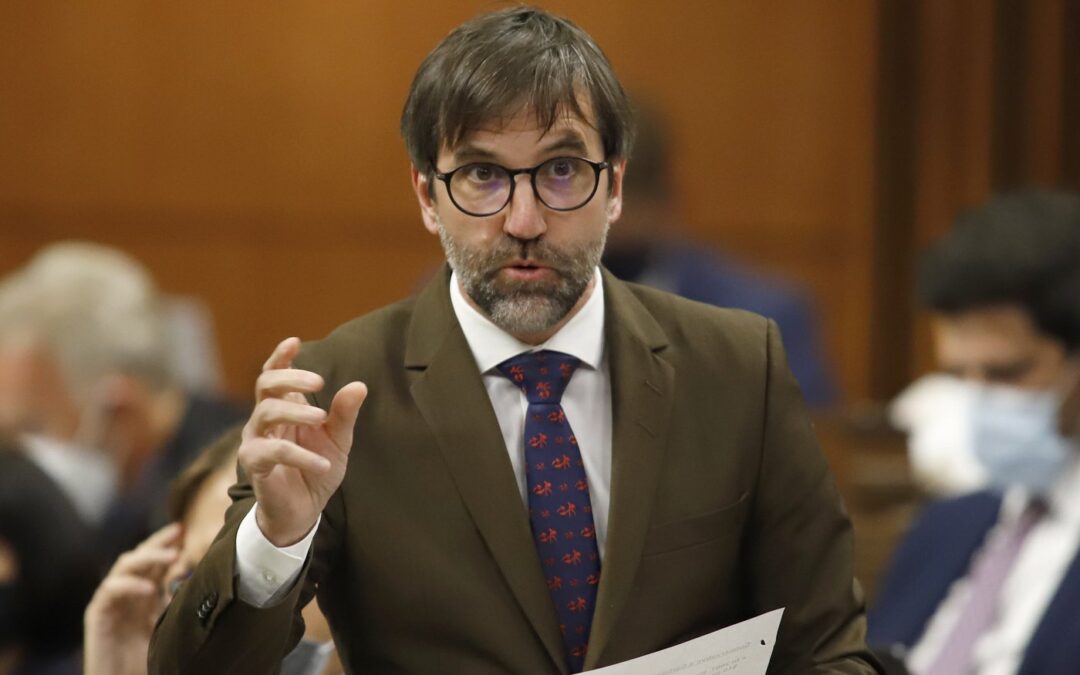 Feds propose to cap oil, gas emissions using industry-specific carbon pricing system