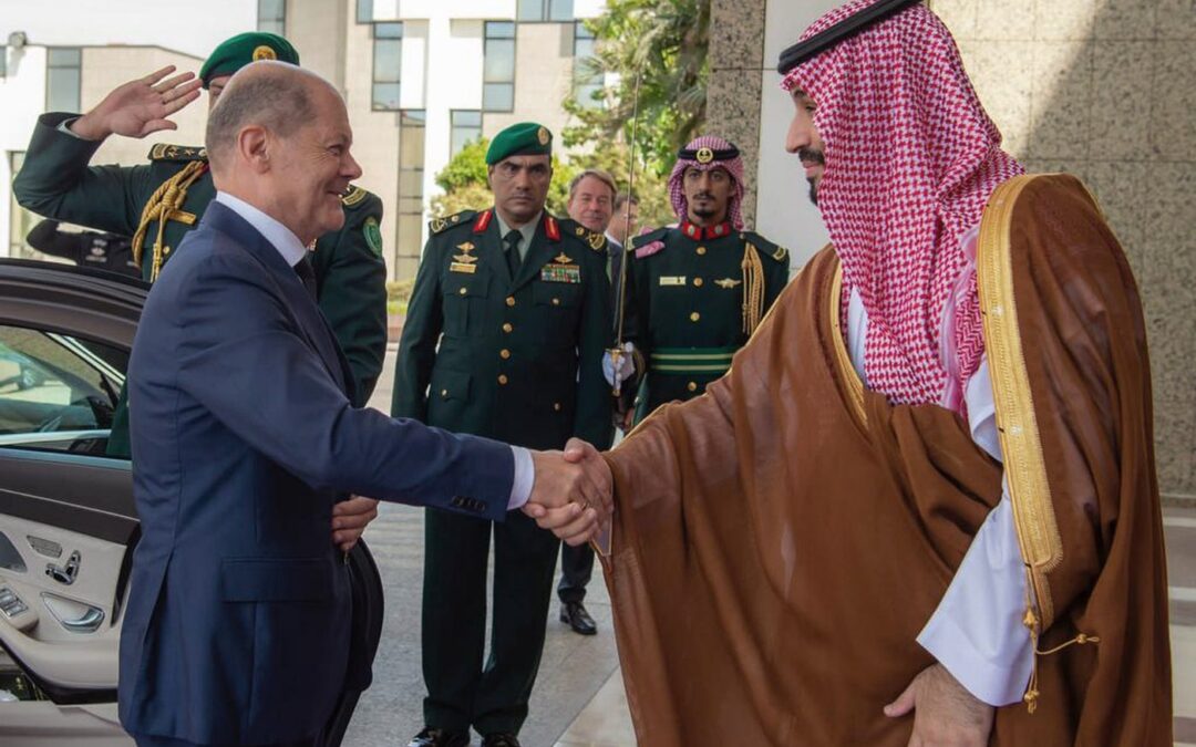 German leader seeks energy deals, alliances on Gulf trip