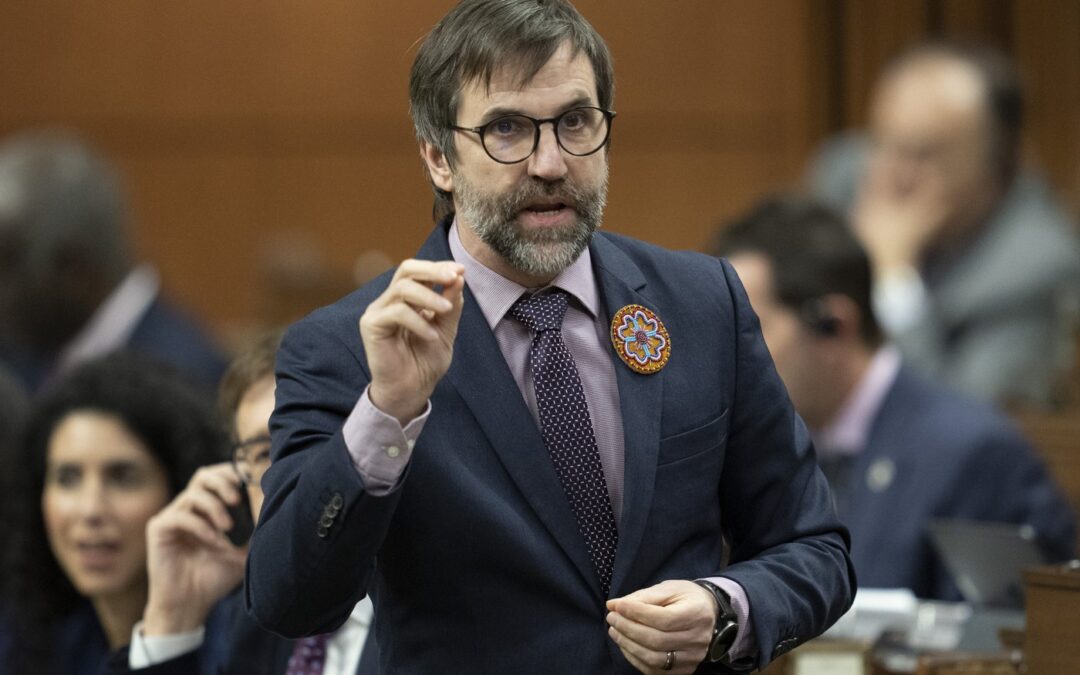 Federal environment minister says Alberta silence over oilsands spill ‘worrisome’