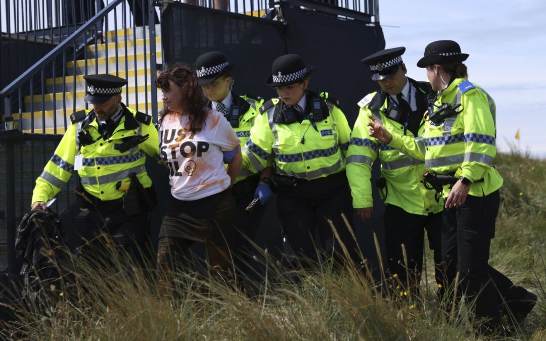 Environmental activists briefly disrupt British Open by dumping orange powder beside 17th green