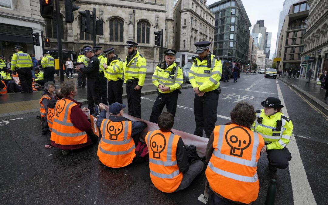 UK to grant hundreds of new oil and gas licenses, ignoring calls from environmentalists