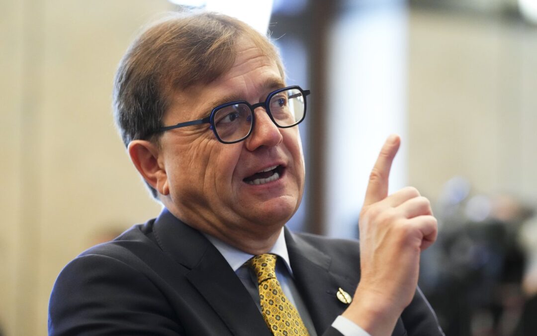 Provinces may have to agree to Ottawa’s 2035 clean power target to access funding