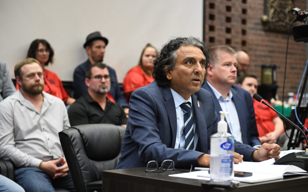 How many nuclear reactors is Saskatchewan going to build?