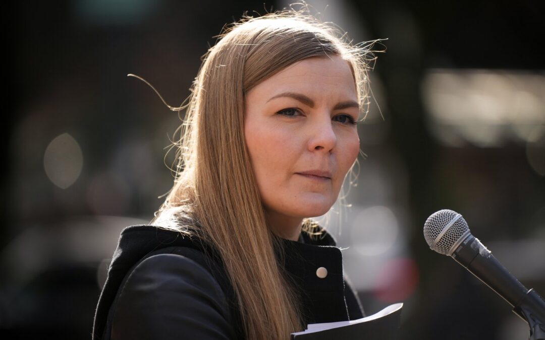 RCMP dispute photojournalist’s account of arrest while covering pipeline protest