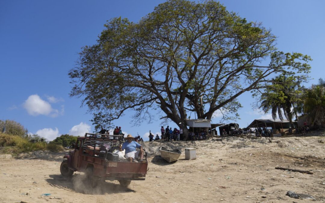 The collapse of a gold mine in Venezuela underscores the dangers of a poorly regulated industry