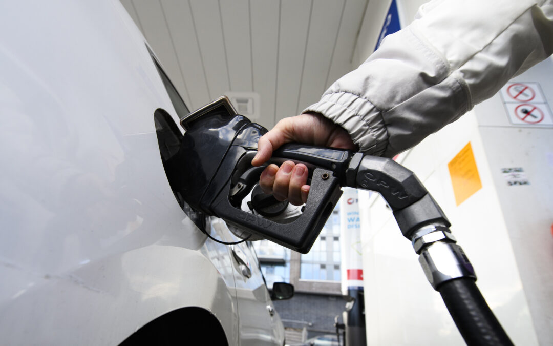 Alberta set to fully reinstate gas tax of 13 cents a litre after drop in oil prices