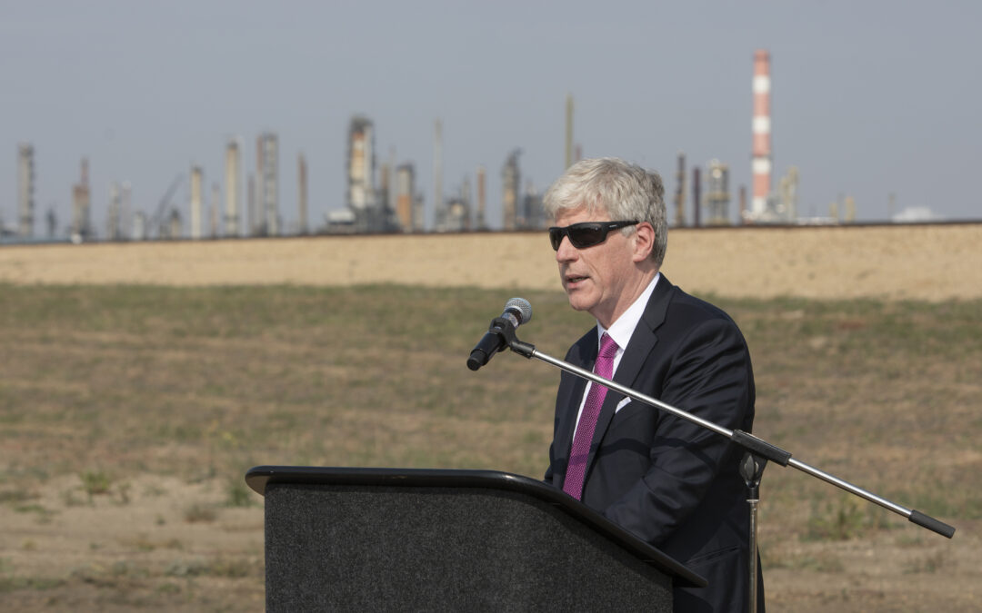 Ottawa discussing future of emissions cap with Alberta, oil companies: minister
