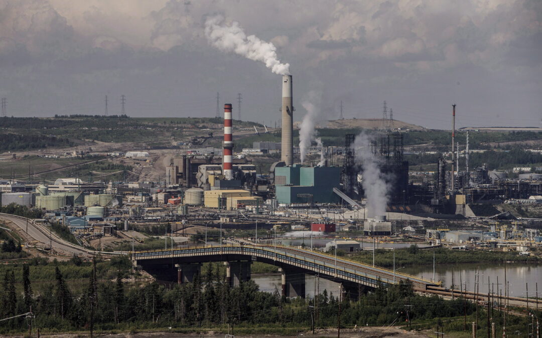 Canadian banks’ fossil fuel funding nearly double compared with renewables: report