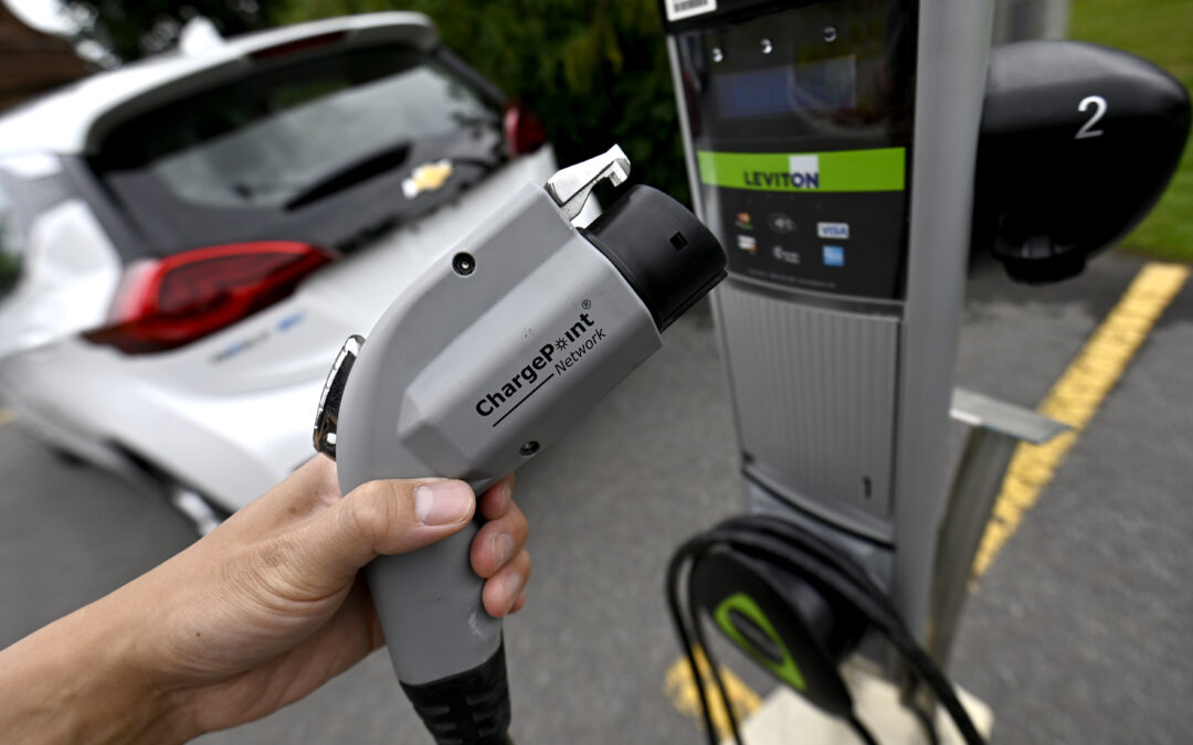 Ottawa plans to add 8,000 new electric vehicle charging ports in Canada