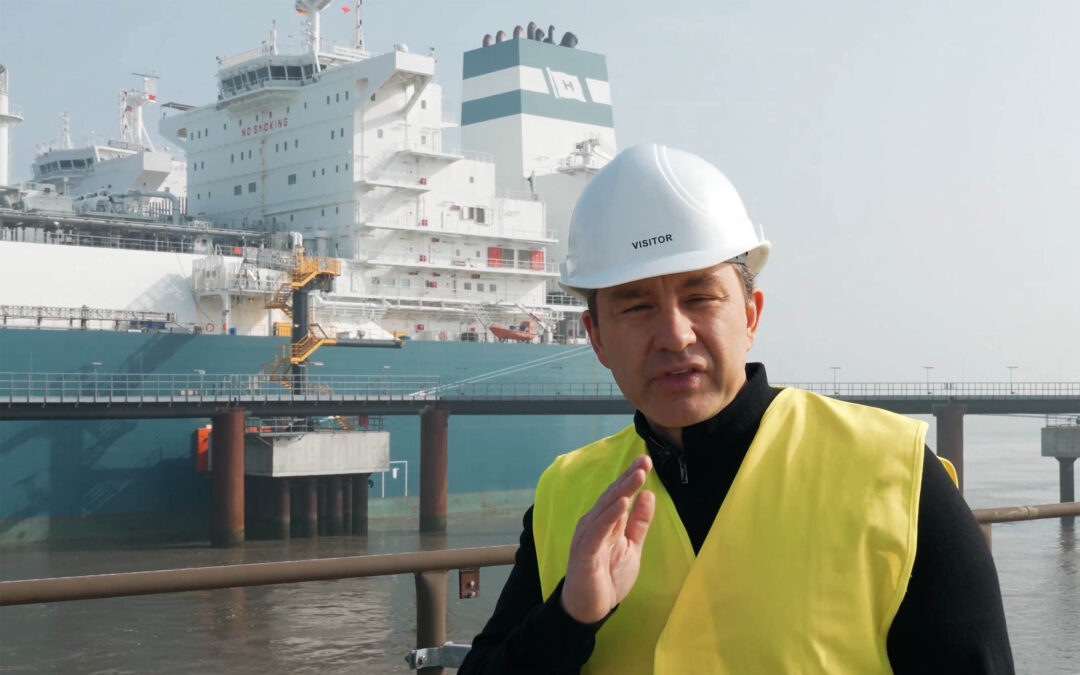 Pierre Poilievre goes to a German LNG import terminal – the one Trudeau said there was “no busines case” for Canadian LNG